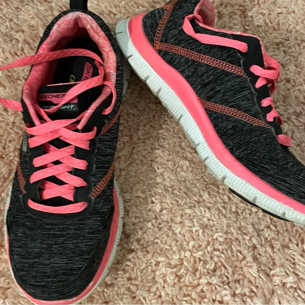 SKECHERS®! LiteWeight Air Cooled Memory Foam Sneakers Size 6.5 - Picture 4 of 16